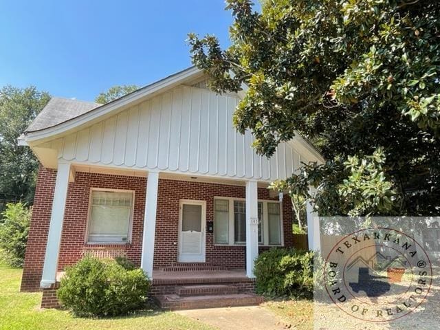 view of front of property with a porch