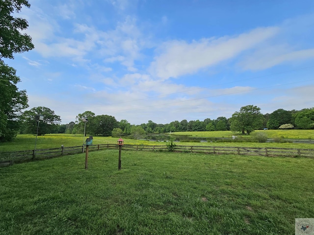 view of yard featuring a rural view