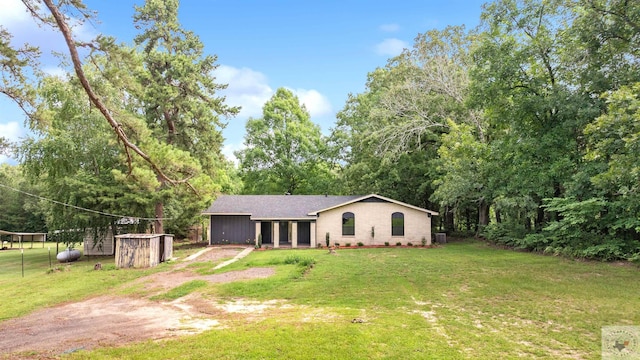 ranch-style home with a front yard