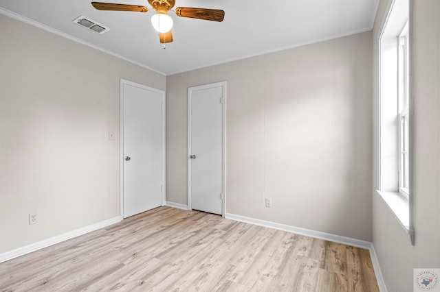 unfurnished room featuring ceiling fan, ornamental molding, and light hardwood / wood-style floors