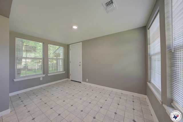 1107 Wheeler St, Texarkana, TX 75501 - spare room featuring baseboards and recessed lighting