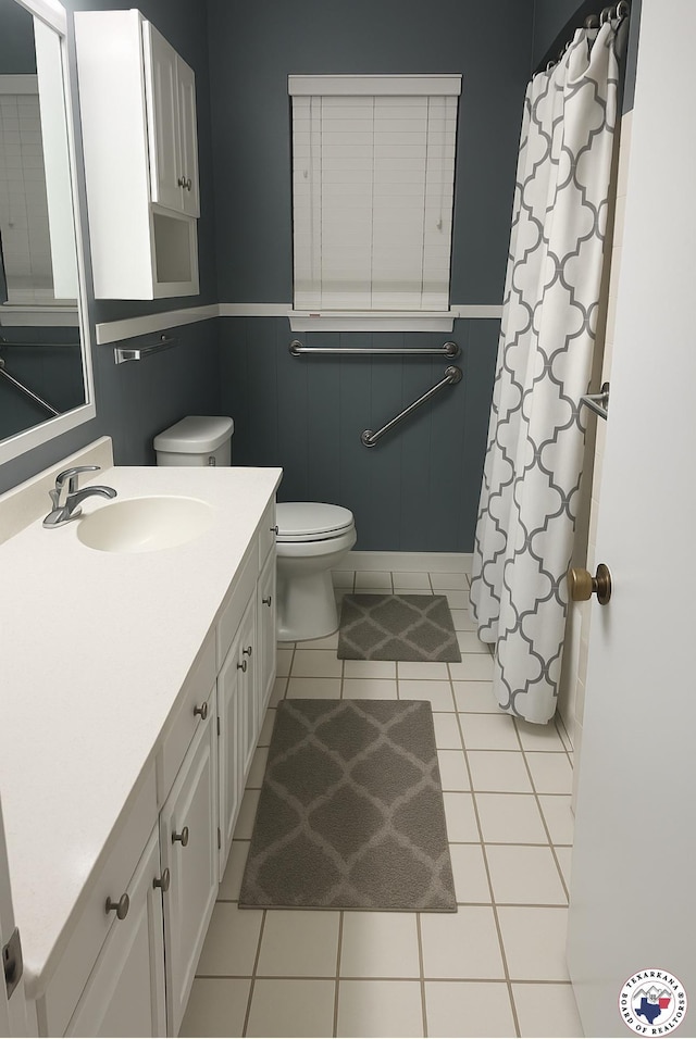 24 Desoto Cir, Texarkana, TX 75503 - bathroom with vanity, tile patterned flooring, wainscoting, and a shower with curtain