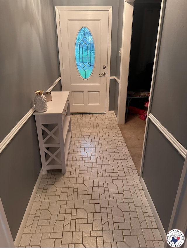 24 Desoto Cir, Texarkana, TX 75503 - entrance foyer with brick patterned floors