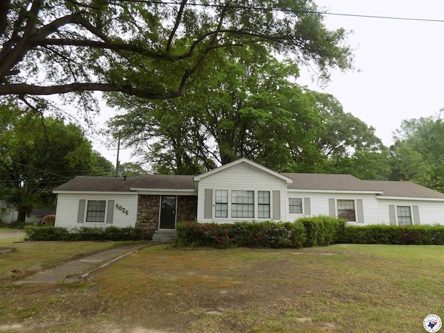 4024 Main St, Texarkana, TX 75503 - ranch-style house with a front lawn and stone siding