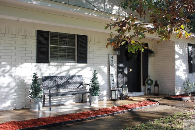 property entrance featuring covered porch