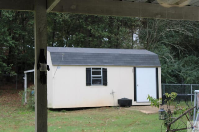 view of outdoor structure featuring a yard