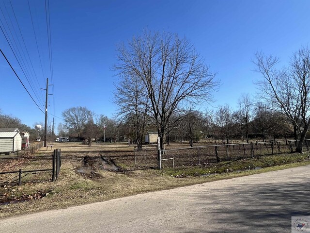 204 Browning Dr, Hooks, TX 75561