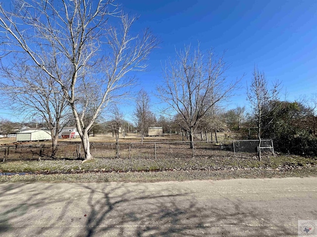 204 Browning Dr, Hooks, TX 75561