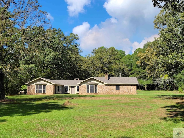 ranch-style home featuring a front yard