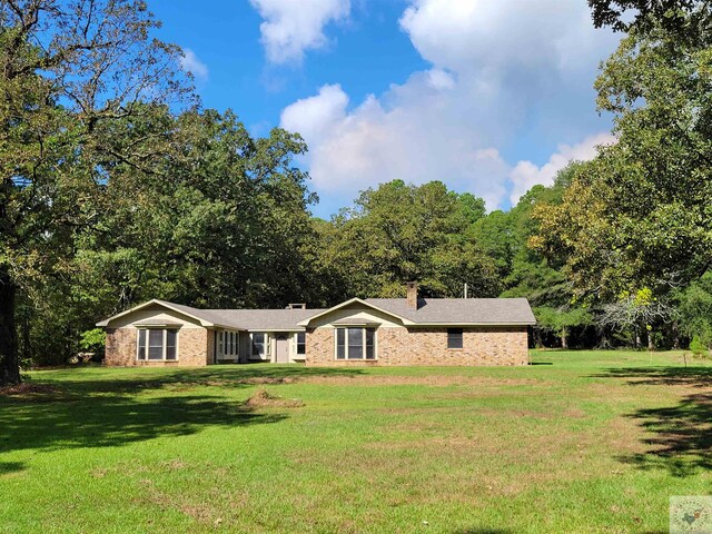 ranch-style home featuring a front yard