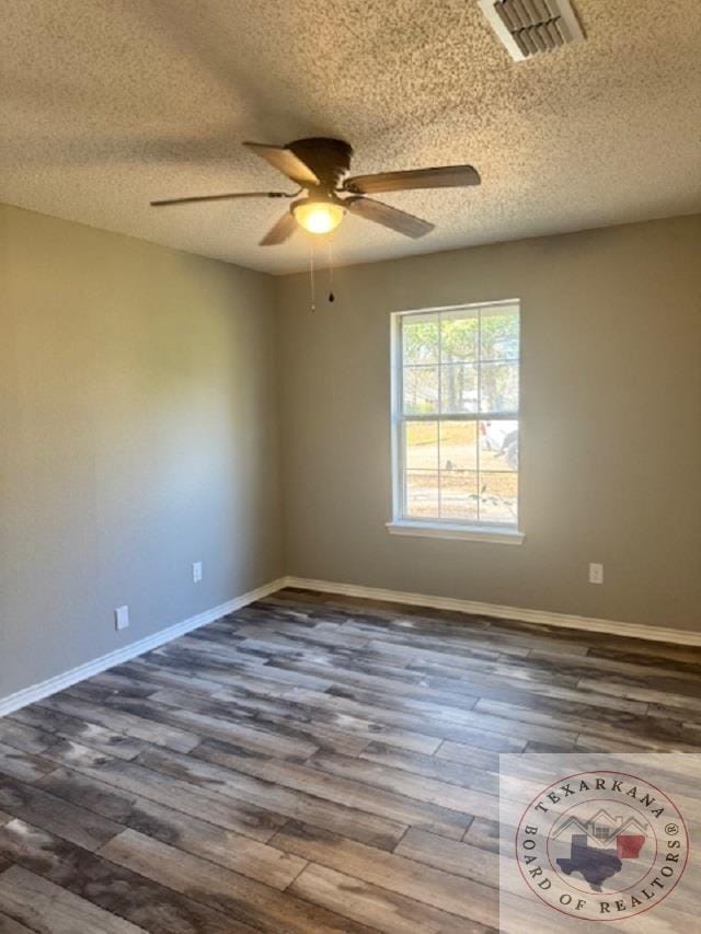 unfurnished room featuring dark wood-type flooring, a textured ceiling, and ceiling fan