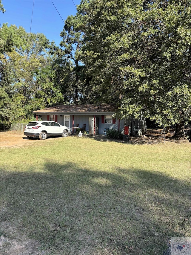 view of front of house featuring a front yard