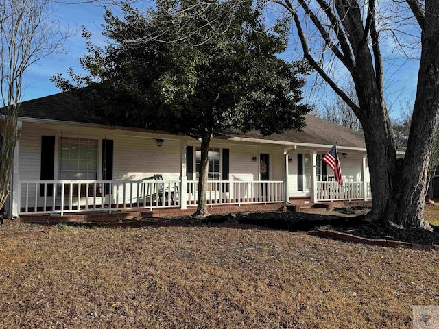 view of front of property featuring a porch