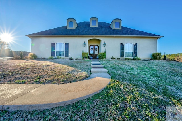 view of front of property with a front yard