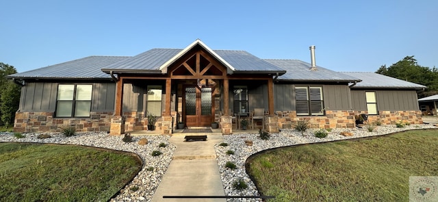 view of front facade featuring a front yard