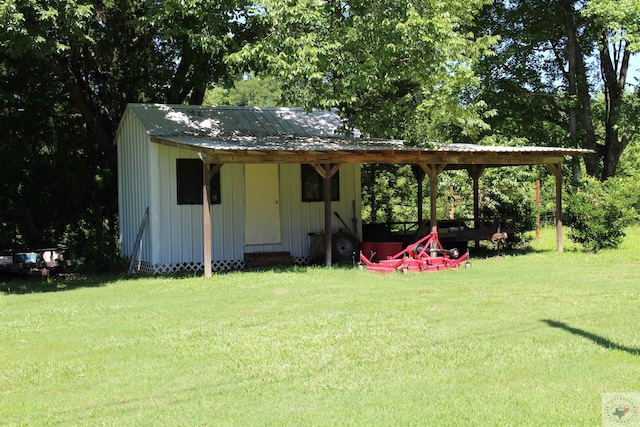 view of outdoor structure with an outdoor structure