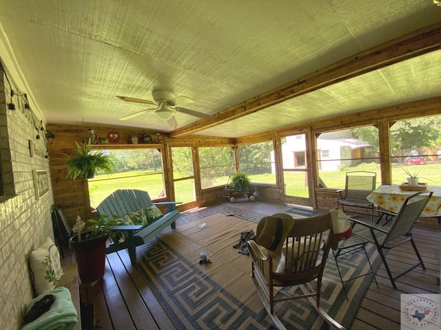 sunroom featuring a ceiling fan