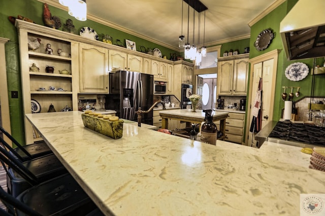 kitchen featuring extractor fan, hanging light fixtures, kitchen peninsula, stainless steel appliances, and a breakfast bar area