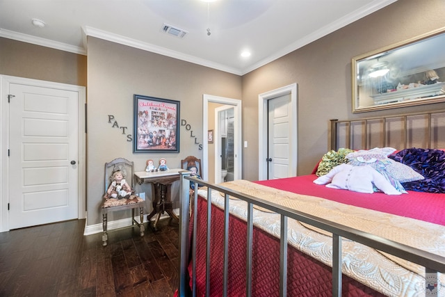 bedroom featuring ceiling fan, crown molding, and dark hardwood / wood-style flooring