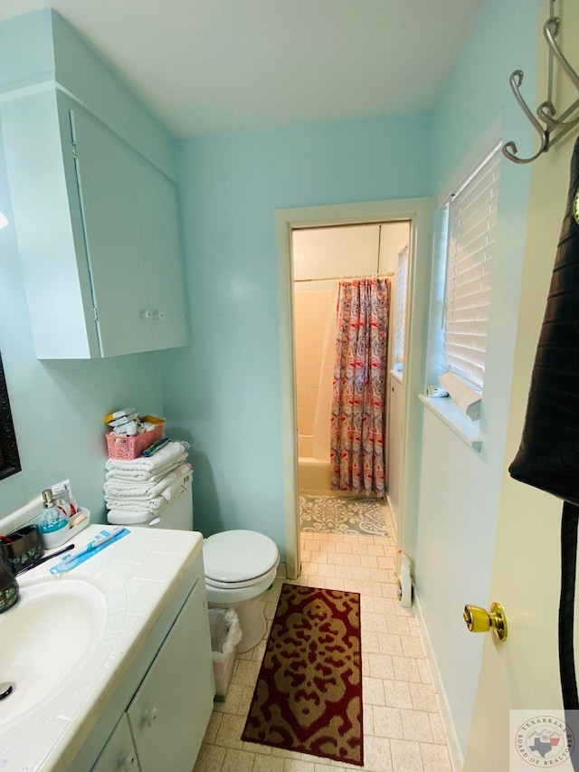 full bathroom with toilet, vanity, and shower / tub combo with curtain