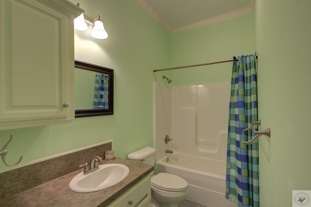 full bathroom featuring vanity, toilet, crown molding, and shower / bath combo with shower curtain