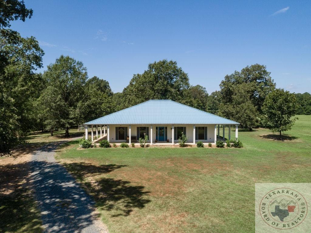 156 Tidwell Ln, Hooks, TX 75561 - view of front of property with covered porch and a front lawn