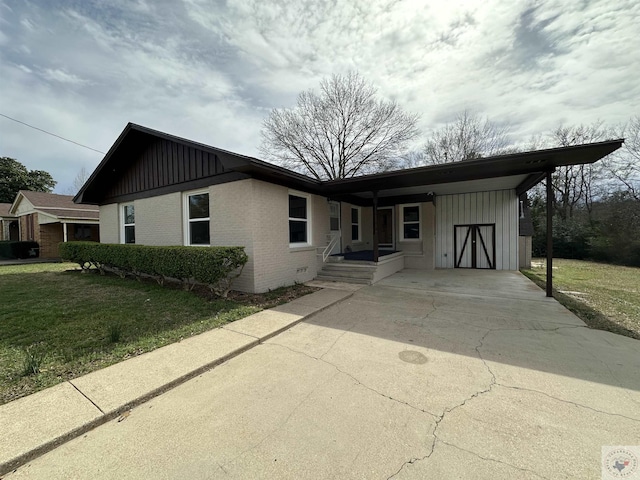 ranch-style house featuring a carport and a front lawn