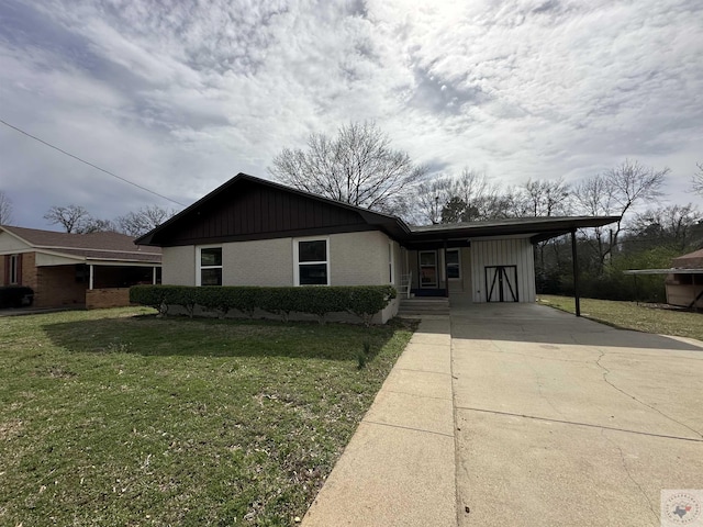 view of front of property with a front yard and a carport