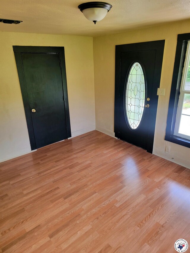 501 S Columbia St, Clarksville, TX 75426 - foyer with light wood finished floors and baseboards
