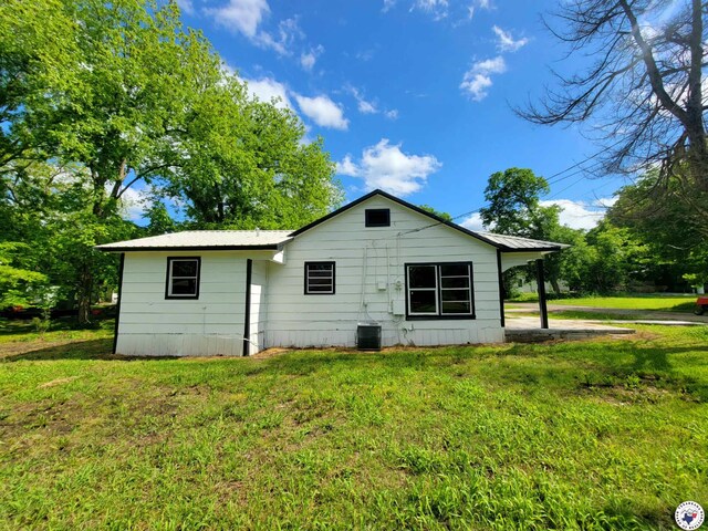 501 S Columbia St, Clarksville, TX 75426 - rear view of property with a yard and central air condition unit