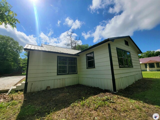 501 S Columbia St, Clarksville, TX 75426 - view of side of property featuring metal roof