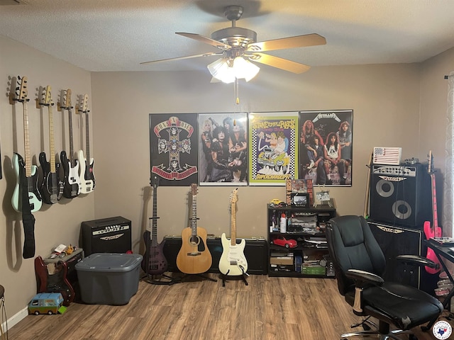 1921 E 40th St, Texarkana, AR 71854 - office space with wood finished floors and ceiling fan