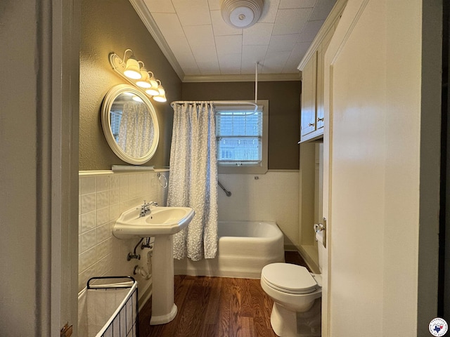 2504 Walnut St, Texarkana, TX 75503 - full bath with tile walls, crown molding, wood finished floors, wainscoting, and shower / bath combo with shower curtain