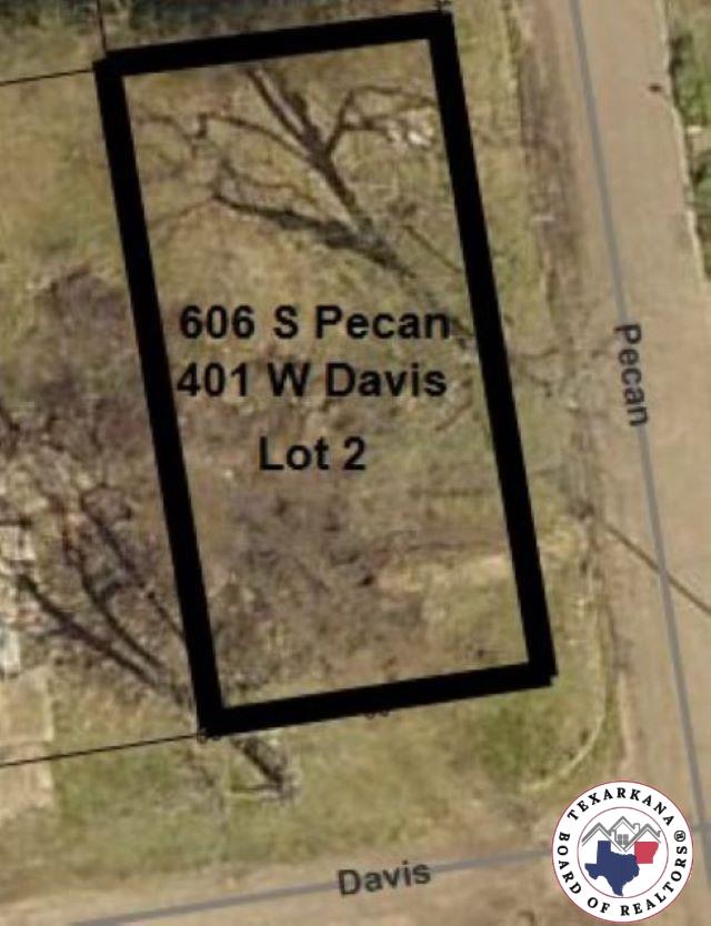 606 S Pecan St, Clarksville, TX 75426