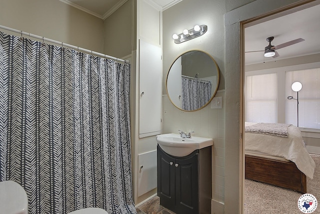 ensuite bathroom with vanity, a shower with shower curtain, a ceiling fan, ensuite bathroom, and ornamental molding
