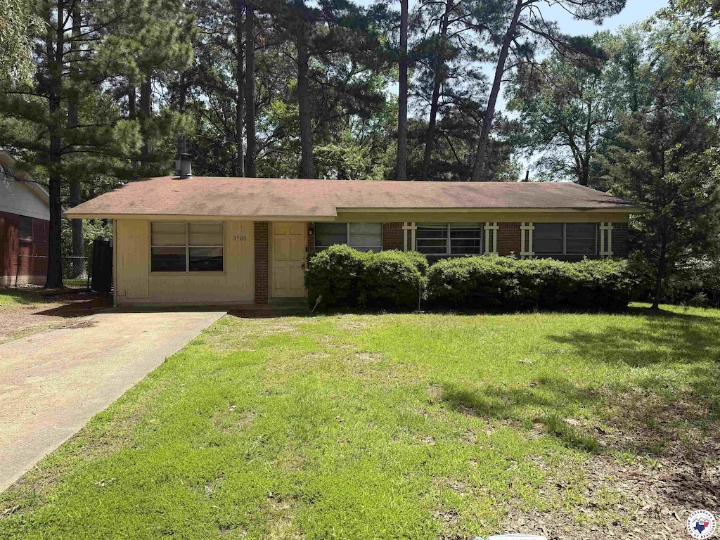 3702 Forestwood St, Texarkana, AR 71854 - ranch-style home with a front yard and concrete driveway