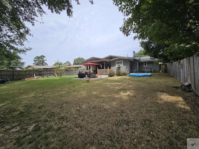 view of yard featuring a patio area