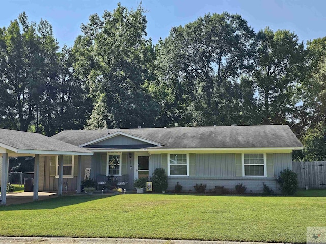 ranch-style home with a front yard