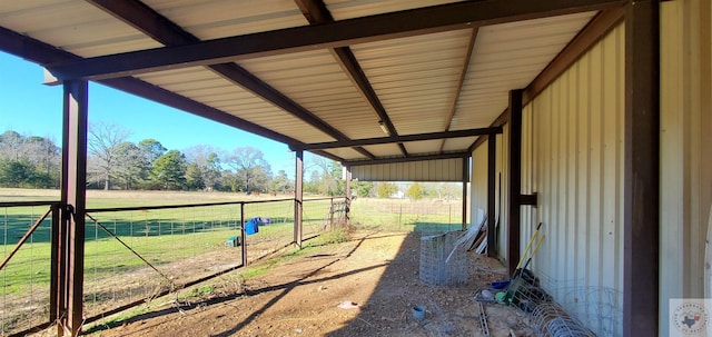 view of yard with an outbuilding