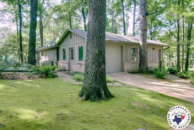 10 High Point Dr, Texarkana, TX 75503 - single story home with board and batten siding, an attached garage, concrete driveway, brick siding, and a front lawn