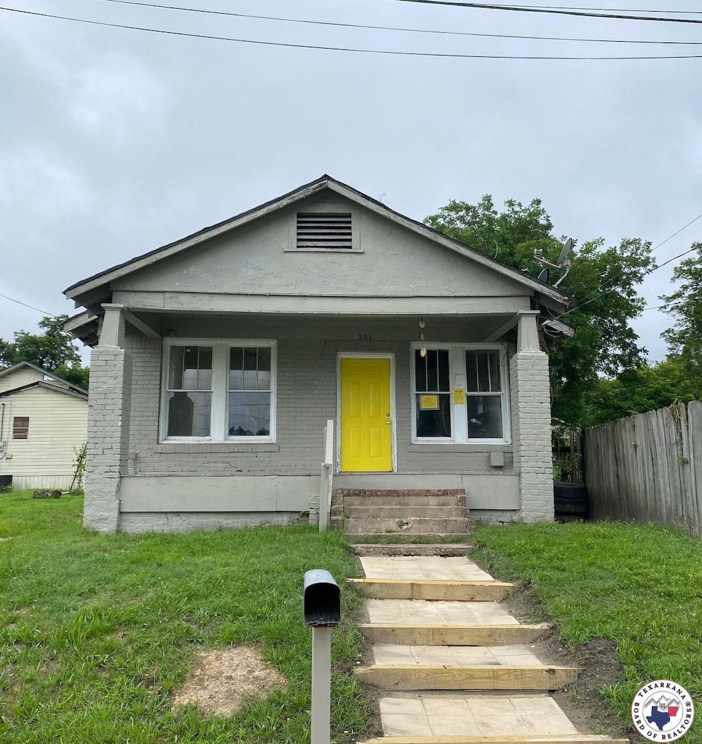 221 Linden Ave, Texarkana, AR 71854 - bungalow-style house with brick siding
