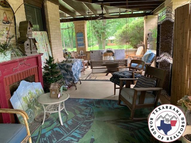 view of patio with outdoor lounge area