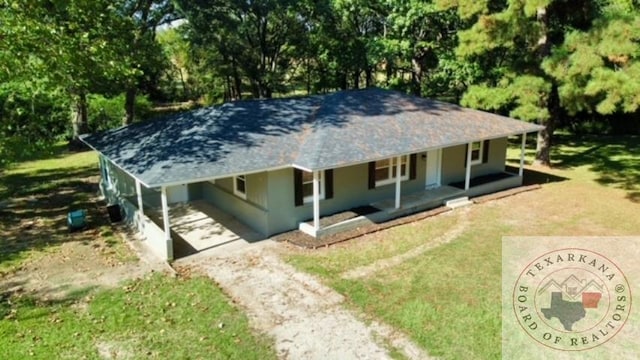 view of front facade with a porch and a front lawn