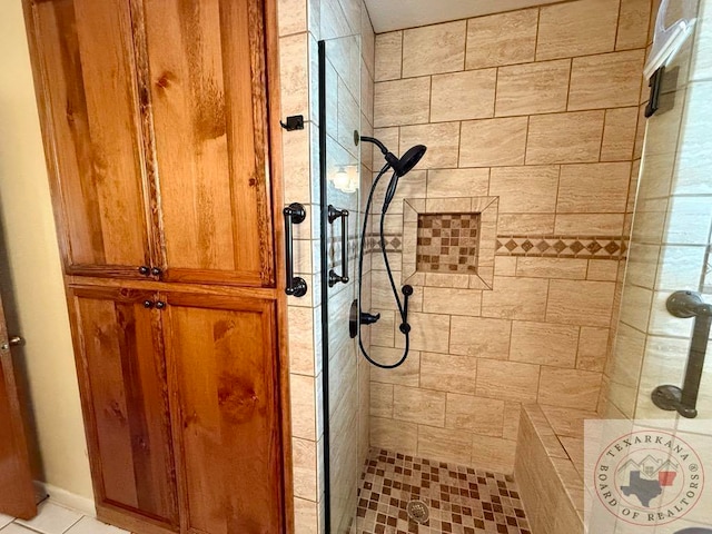 bathroom featuring a tile shower