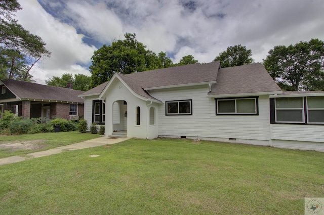 single story home with a front lawn