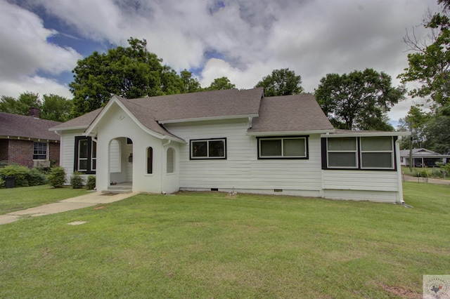 view of front of home with a front yard