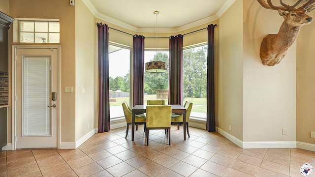 1067 Beaver Lake Dr, Texarkana, TX 75501 - dining space with light tile patterned flooring, baseboards, and ornamental molding