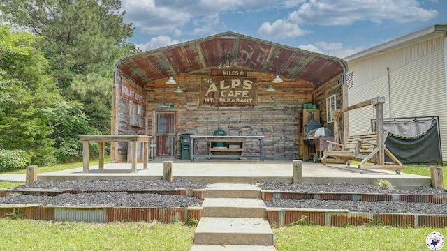 1067 Beaver Lake Dr, Texarkana, TX 75501 - view of patio with area for grilling