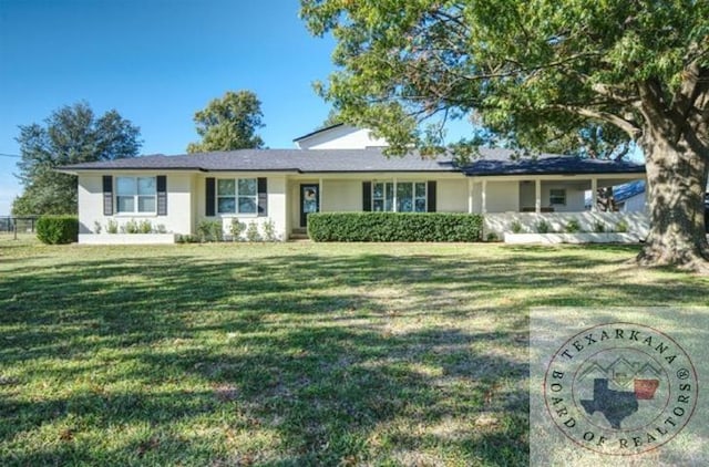 single story home with a front yard