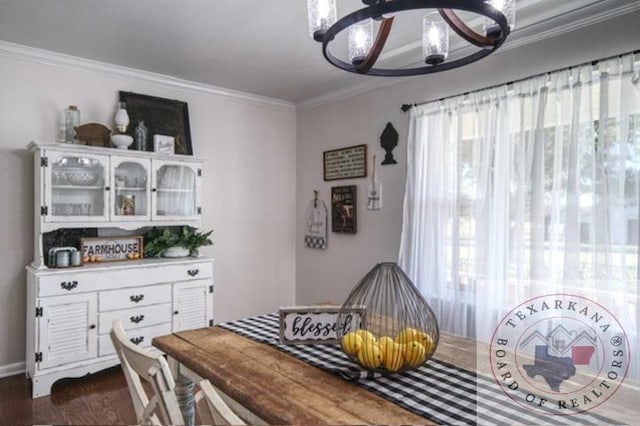 dining area with an inviting chandelier, dark wood-type flooring, and crown molding